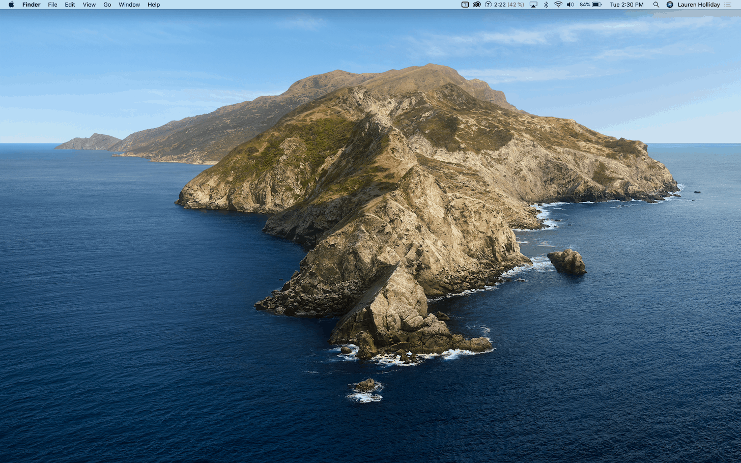 author's uncluttered desktop, using HiddenMe